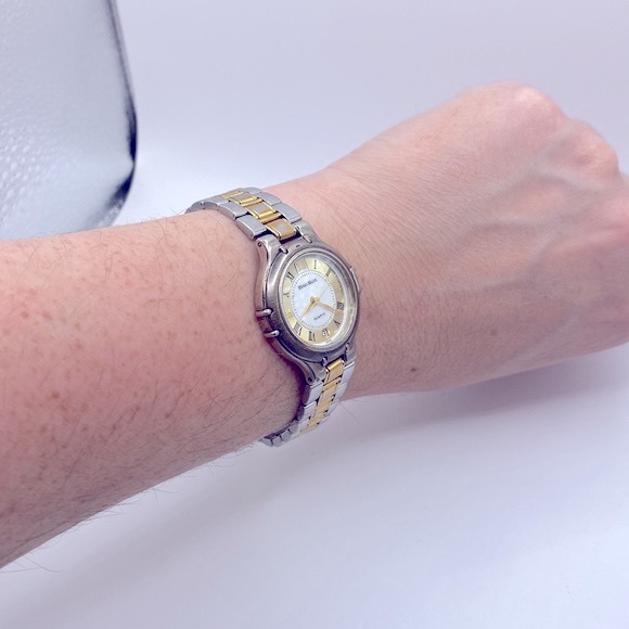 Working! Men’s Hugo Maxx Vintage 2 Tone Minimalist Watch - Picture 7 of 9